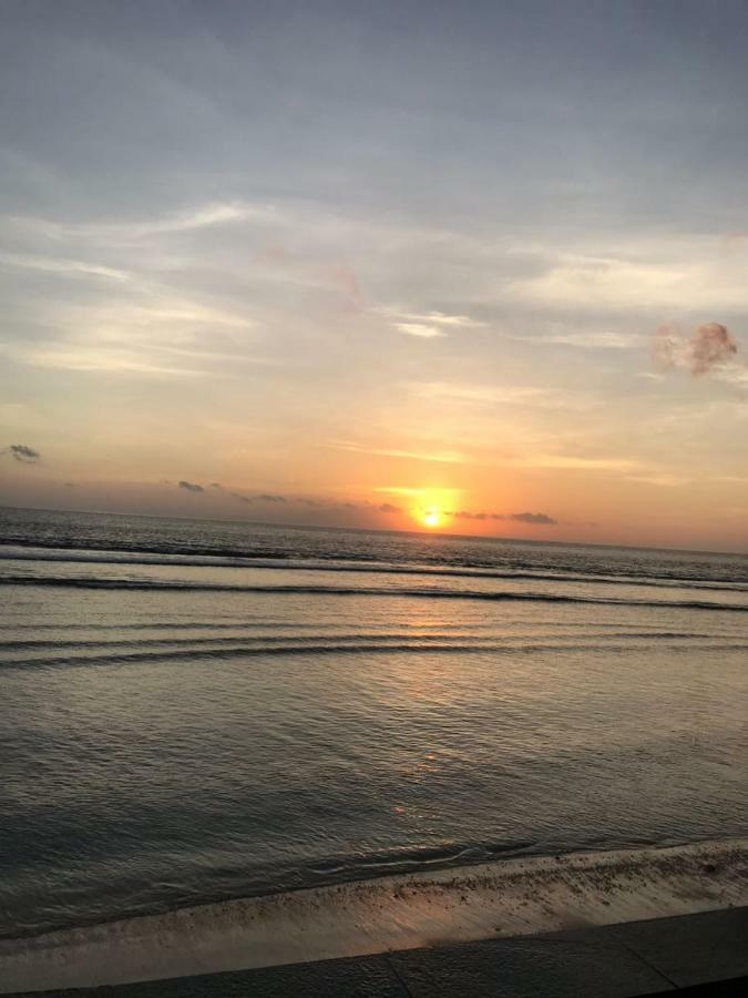 Green Beach Inn Batununggul Luaran gambar