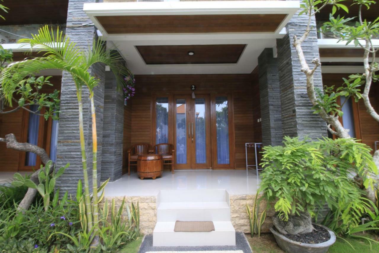 Green Beach Inn Batununggul Luaran gambar