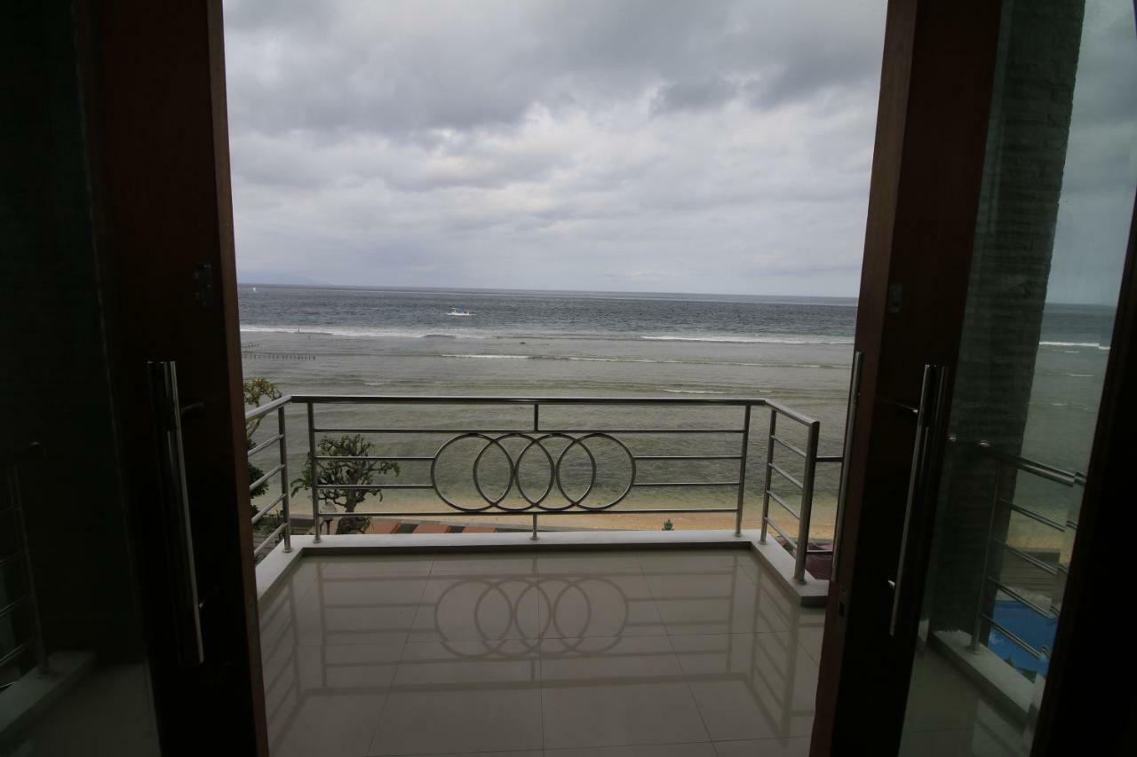 Green Beach Inn Batununggul Luaran gambar