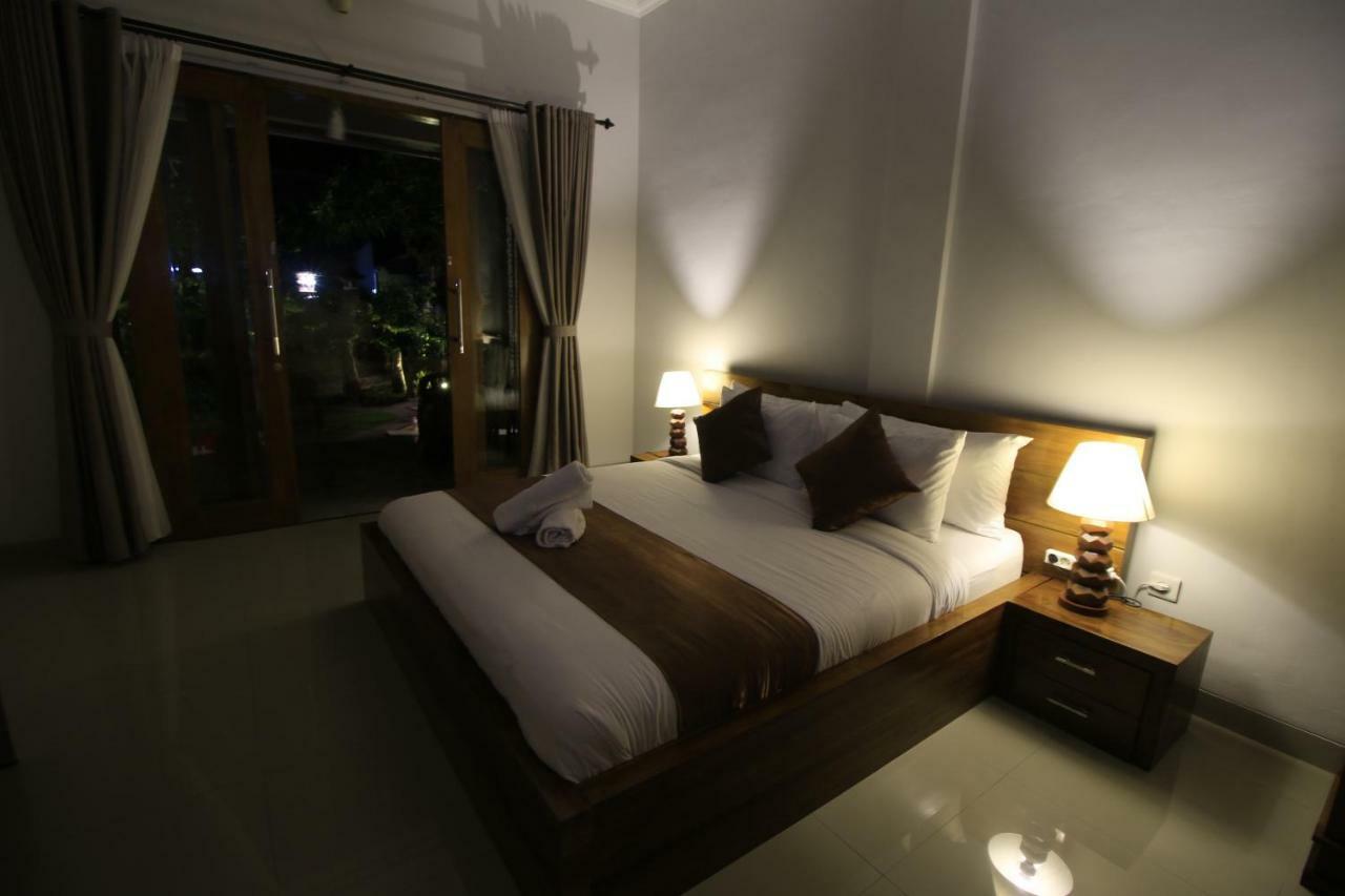 Green Beach Inn Batununggul Luaran gambar