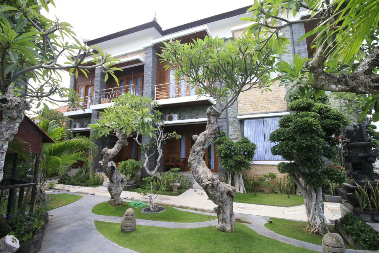 Green Beach Inn Batununggul Luaran gambar
